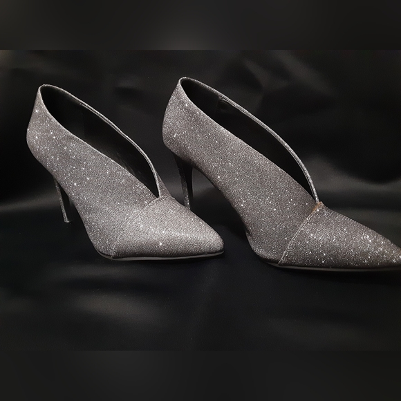 Le Chateau Booties - Picture 2 of 7